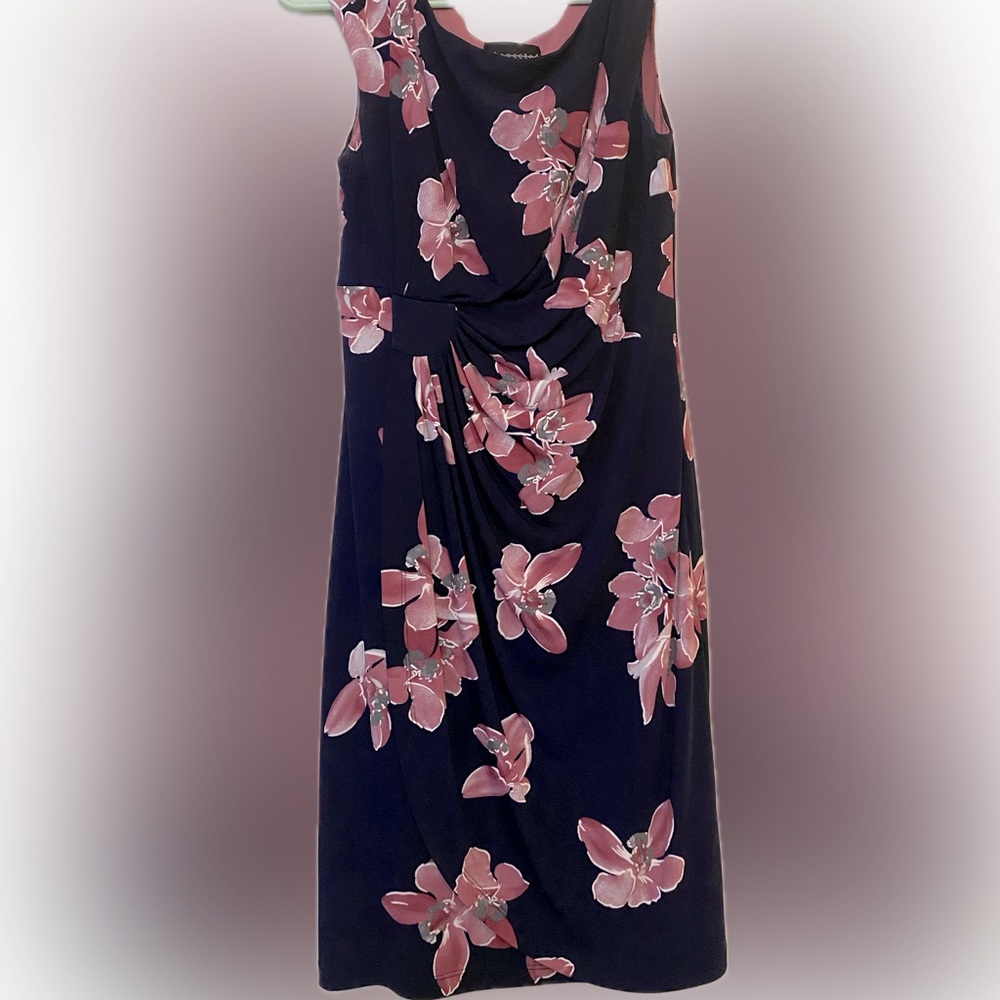 Connected apparel form fitting midi dress size 6P